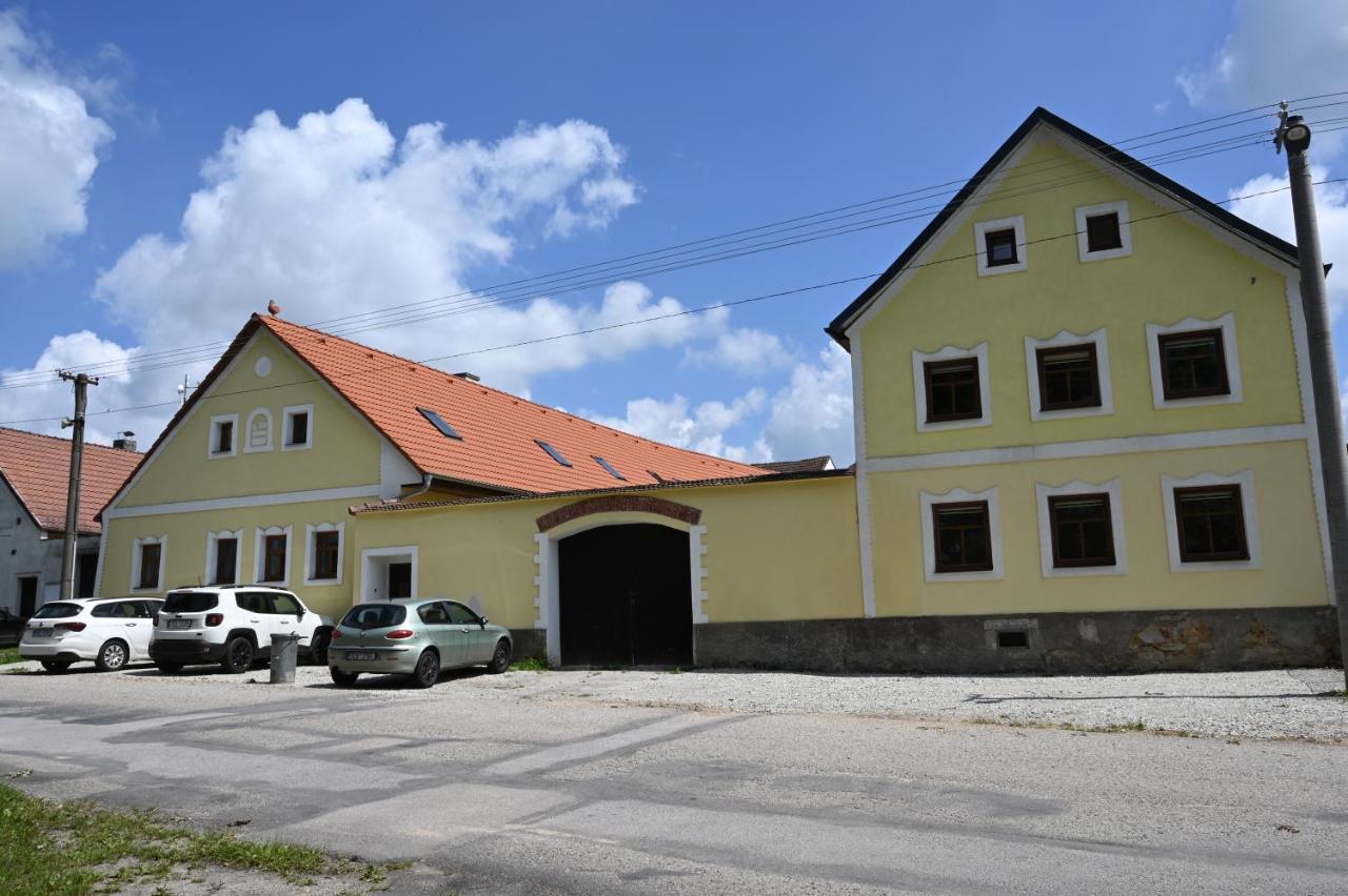 Penzion Mezi Radky Jindrichuv Hradec Exterior photo